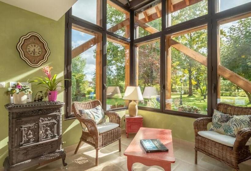 민박 La Croix St Jean