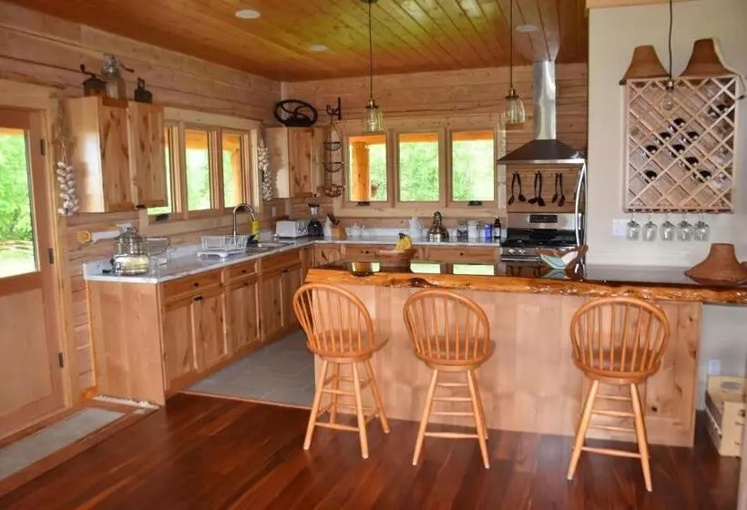 Aamiaismajoitus (B&B) Seven Sisters Mountains House