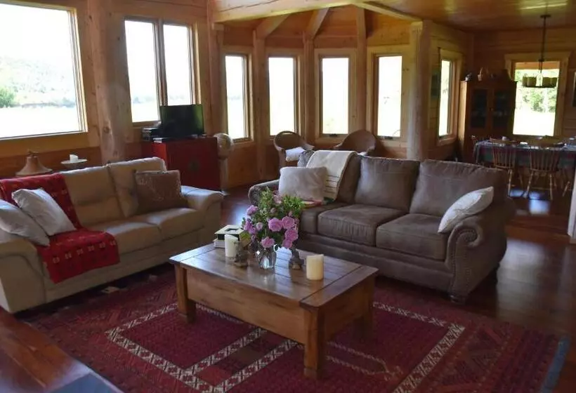 Aamiaismajoitus (B&B) Seven Sisters Mountains House