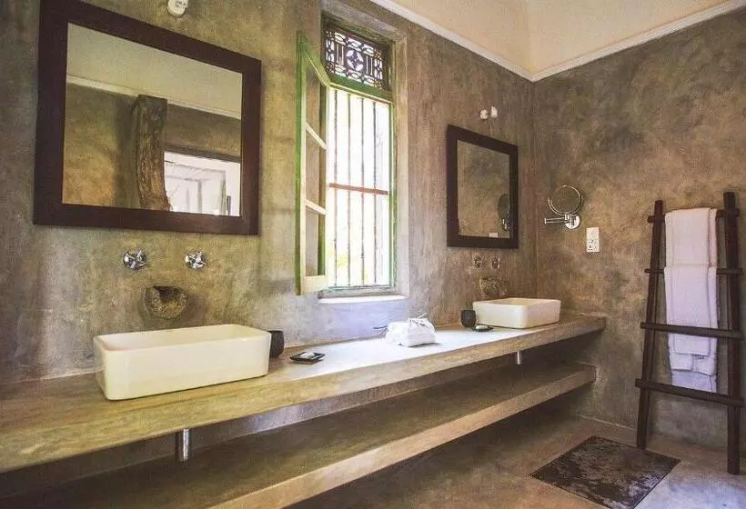 ベッドアンドブレックファースト Villa Sisila   Thalduwa Island Villas