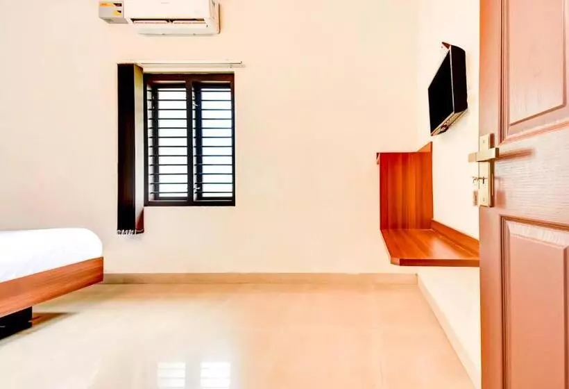 هتل Aspire Maradu