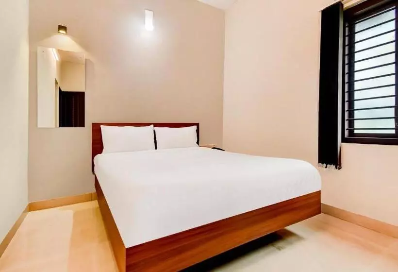 هتل Aspire Maradu