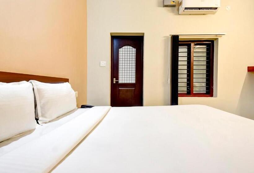 فندق Aspire Maradu