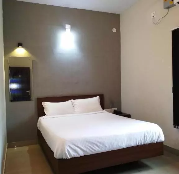 هتل Aspire Maradu