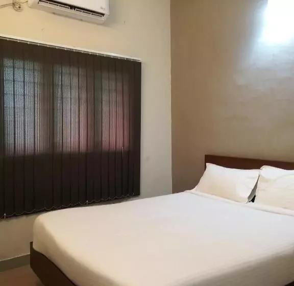 هتل Aspire Maradu