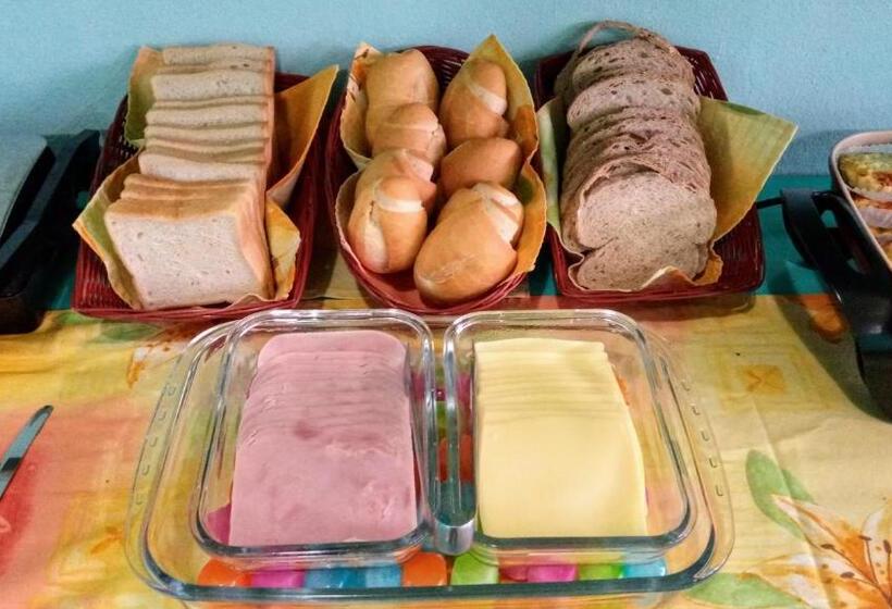 Отель Casa Da Paz Hostel & Suítes