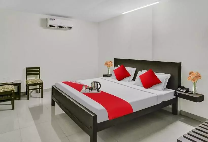 ホテル Kalapurackal Residency