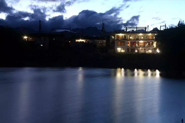 Hotelli Lake View
