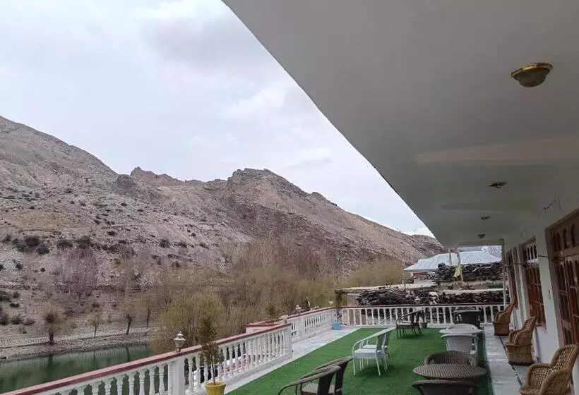 Hotelli Lake View