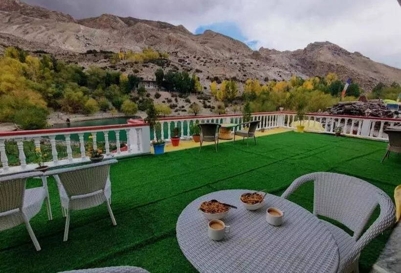 Hotelli Lake View