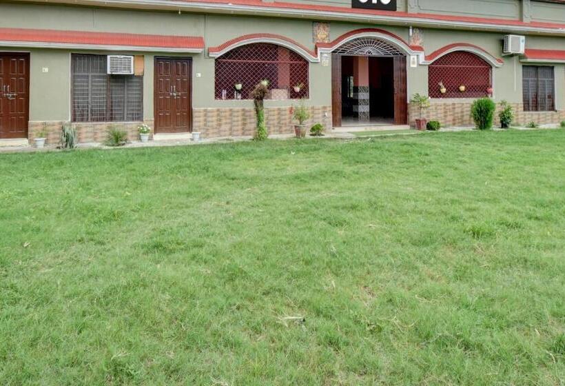 בית מלון כפרי Oyo Flagship Karan Leisure Stay Home