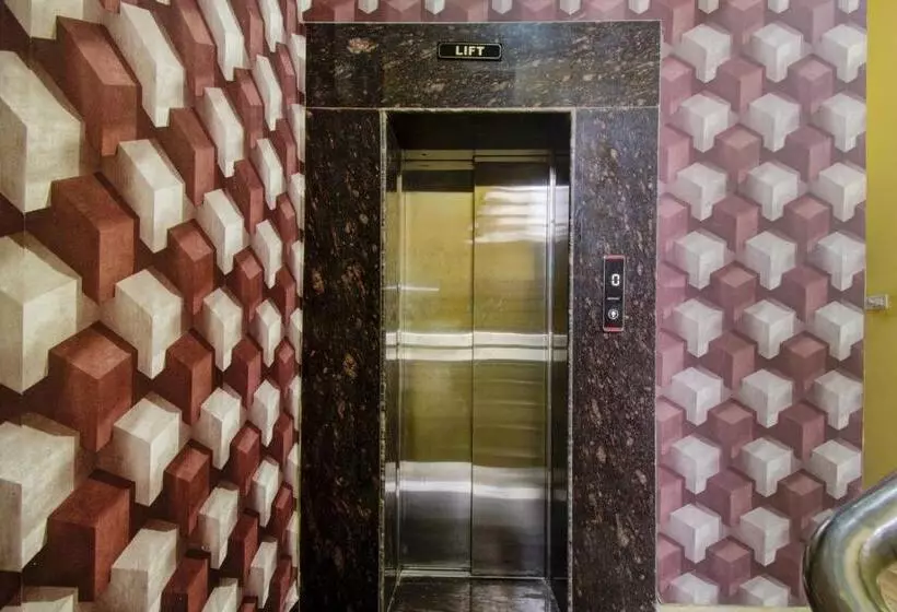 Oyo Flagship Hotel J.n.d