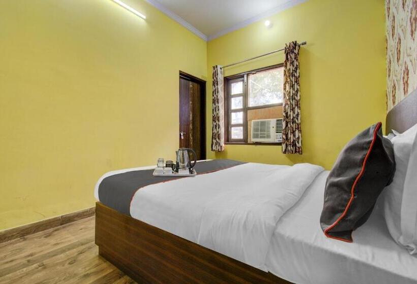 Oyo Flagship Hotel J.n.d