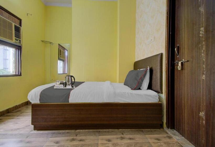 Oyo Flagship Hotel J.n.d