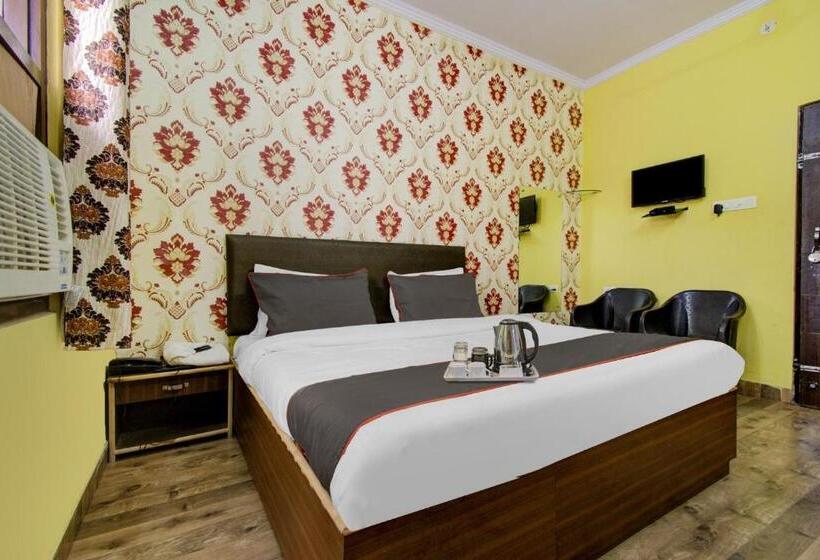 Oyo Flagship Hotel J.n.d