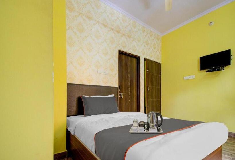 Oyo Flagship Hotel J.n.d