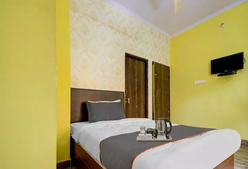 Oyo Flagship Hotel J.n.d