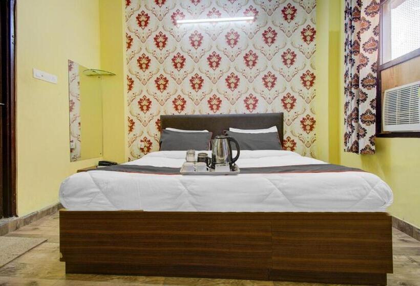 Oyo Flagship Hotel J.n.d