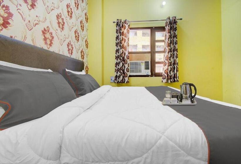 Oyo Flagship Hotel J.n.d