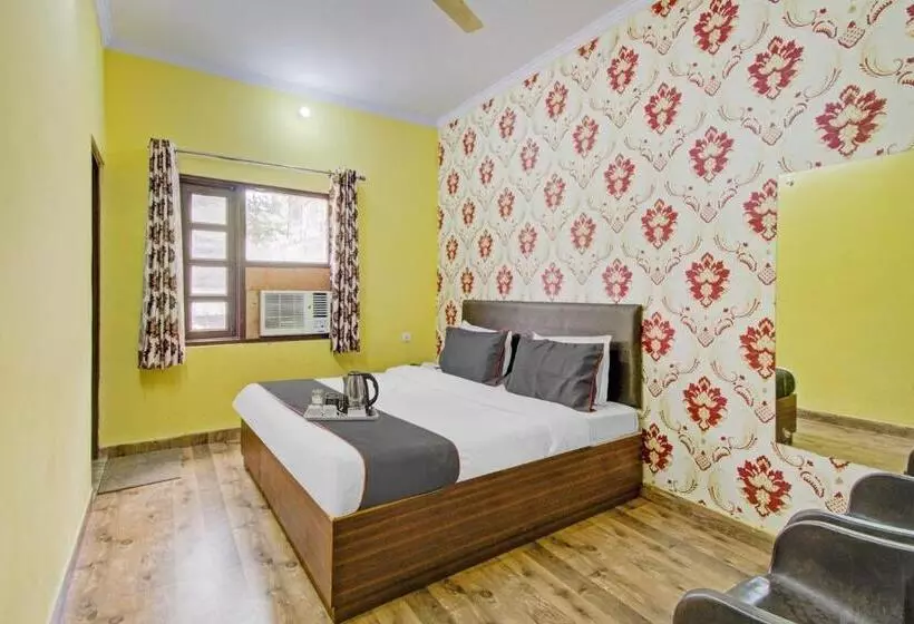Oyo Flagship Hotel J.n.d