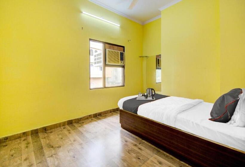 Oyo Flagship Hotel J.n.d