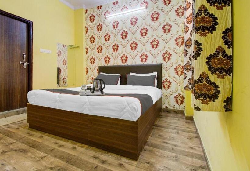 Oyo Flagship Hotel J.n.d