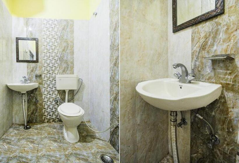 Oyo Flagship Hotel J.n.d