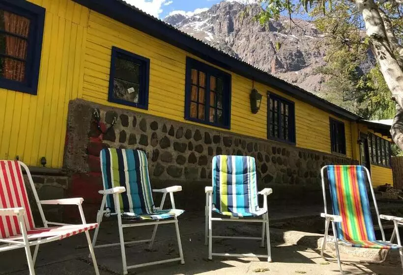 پانسیون Hostal Piolet En Baños Morales