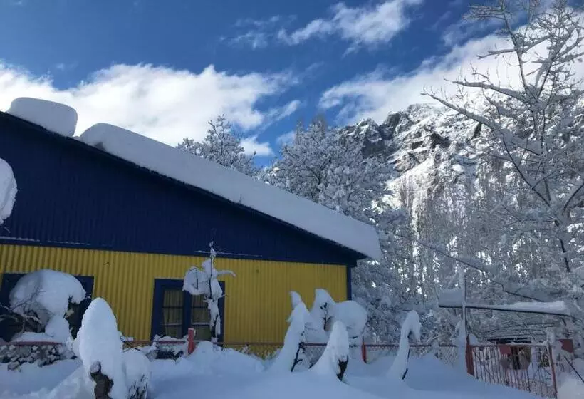 پانسیون Hostal Piolet En Baños Morales