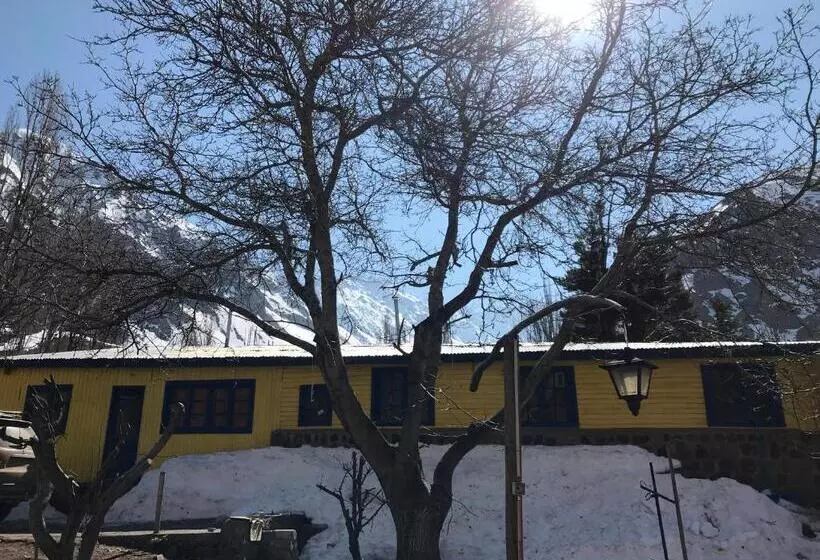 پانسیون Hostal Piolet En Baños Morales