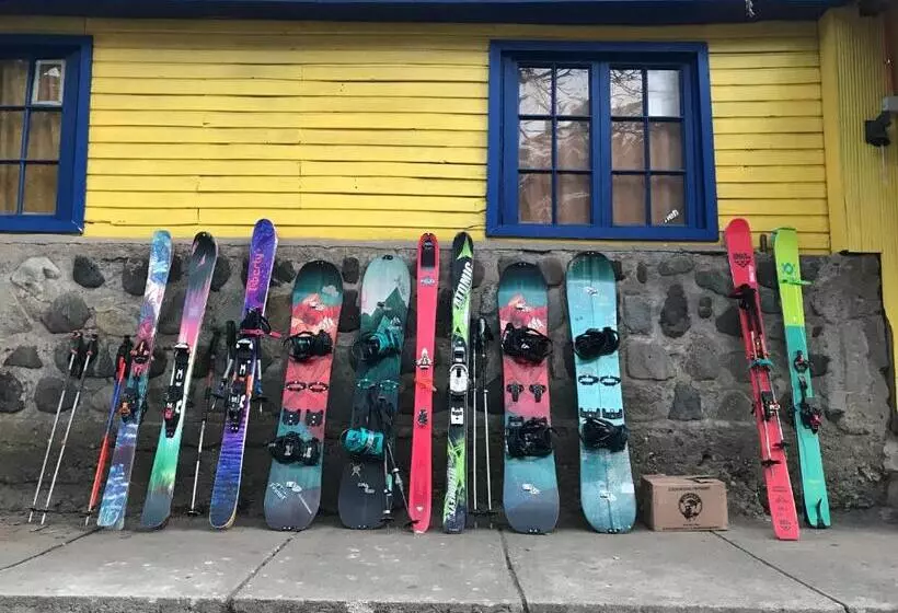 پانسیون Hostal Piolet En Baños Morales