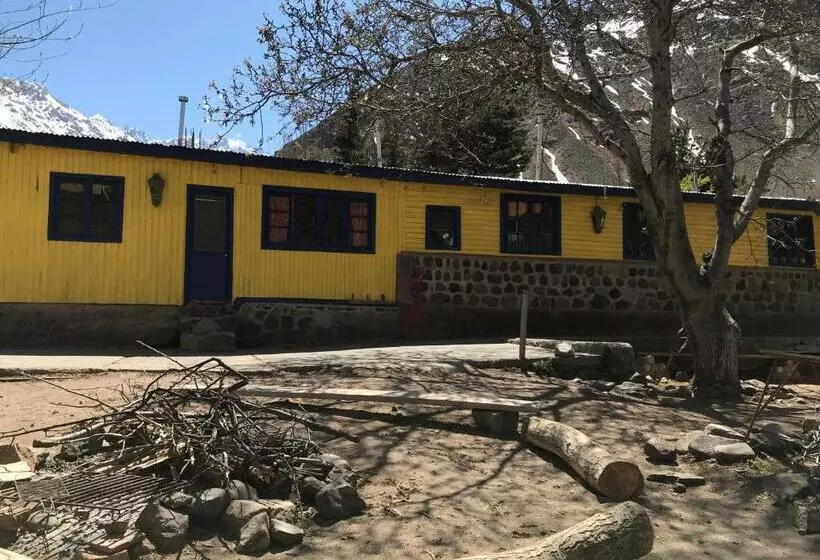 پانسیون Hostal Piolet En Baños Morales