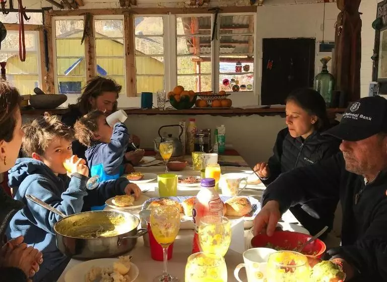 پانسیون Hostal Piolet En Baños Morales