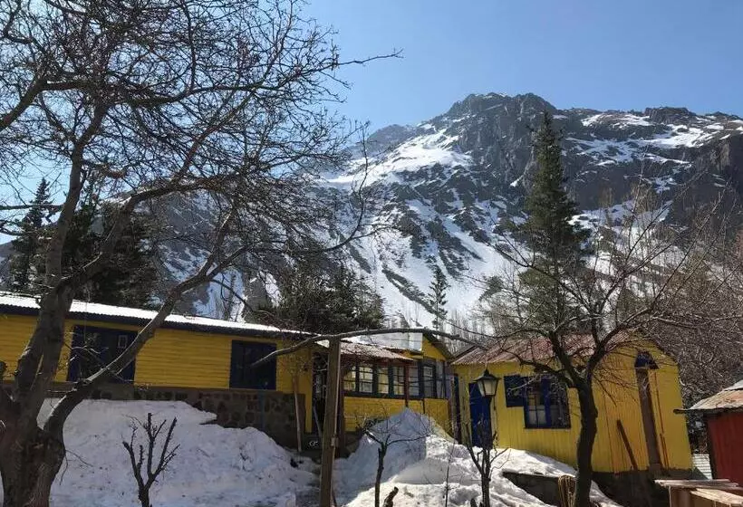 پانسیون Hostal Piolet En Baños Morales