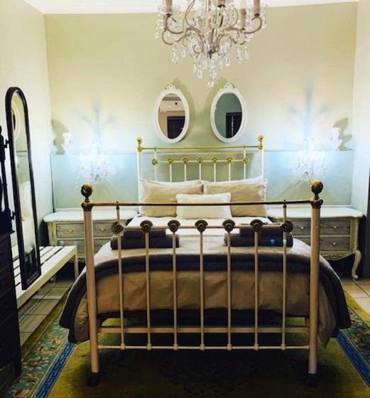 ペンション Lord Carnarvon Small