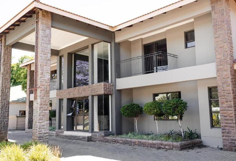 بنسيون Melted Butter On Milner Guesthouse