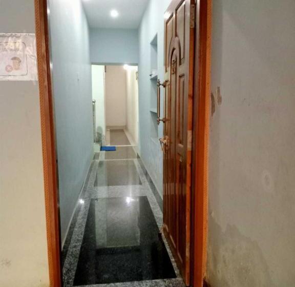 پانسیون Oyo Home Krishna Bhawan