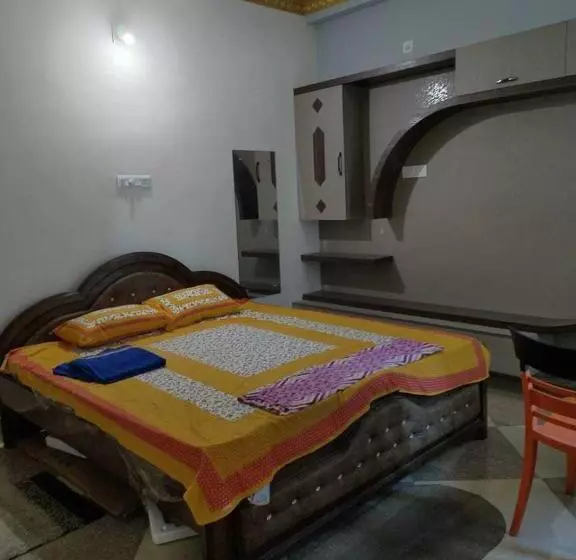 Majatalo Oyo Home Krishna Bhawan