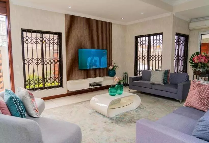 پانسیون Triunfo Guest House