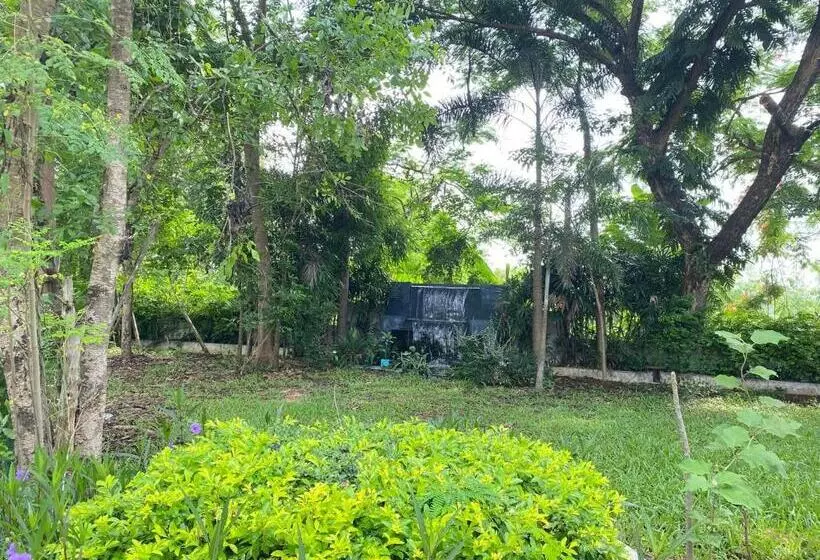 Retkeilymaja เพ็ญวิวรีสอร์ท Phenview Resort