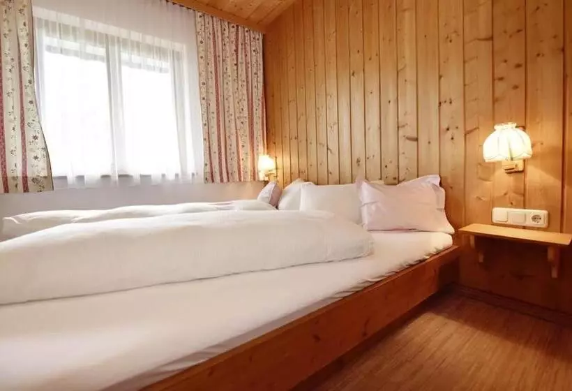 ベッドアンドブレックファースト Berghof Gundalatsch