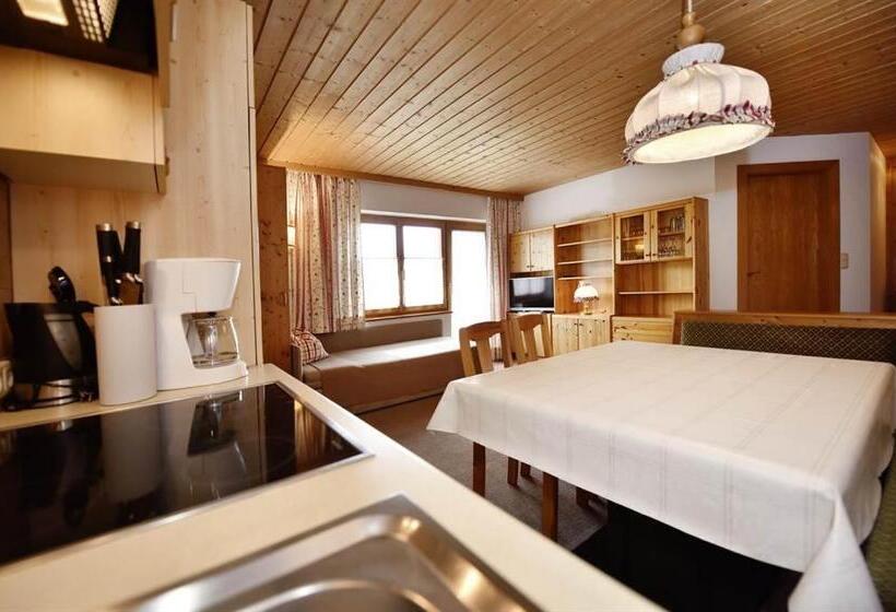 تختخواب و صبحانه Berghof Gundalatsch