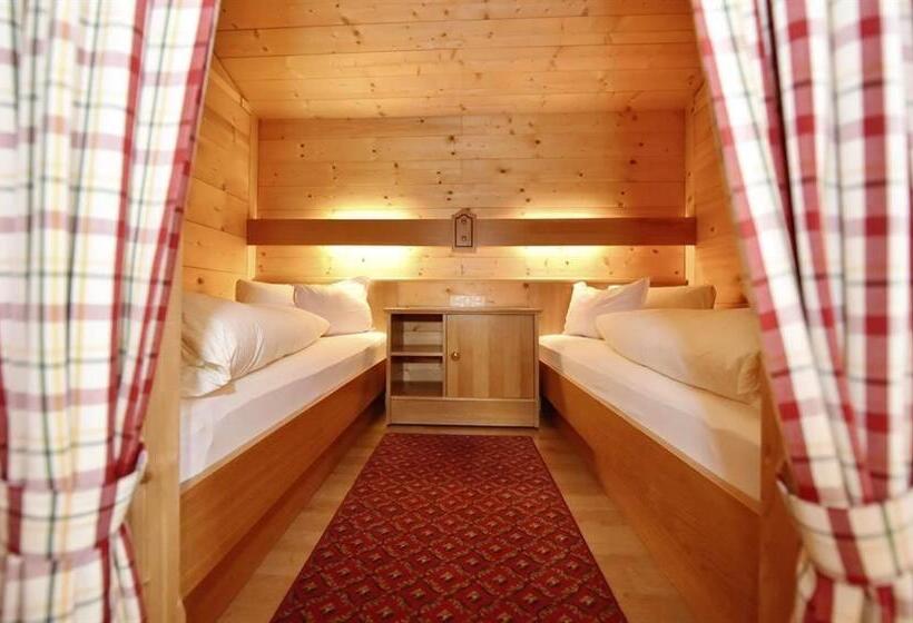 تختخواب و صبحانه Berghof Gundalatsch