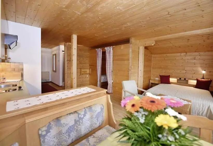 ベッドアンドブレックファースト Berghof Gundalatsch