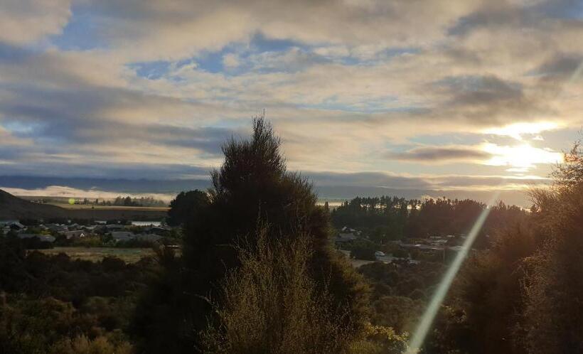 Bed and Breakfast Hikuwai Cottage