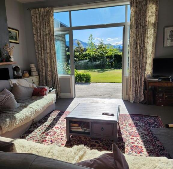 Bed and Breakfast Hikuwai Cottage