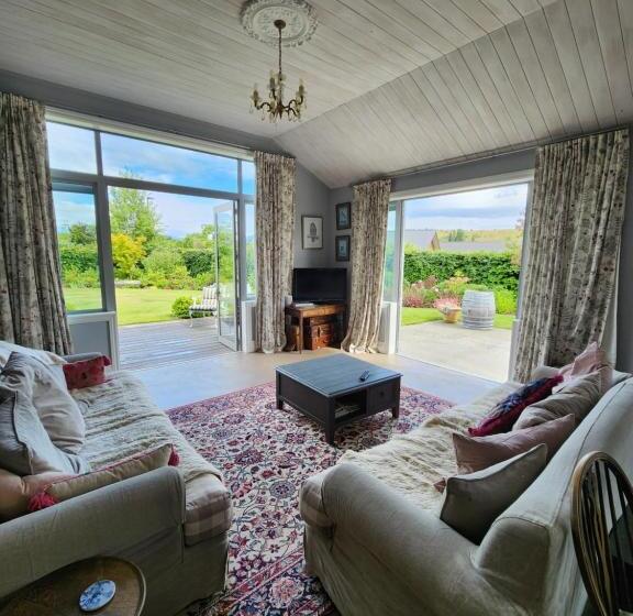 Bed and Breakfast Hikuwai Cottage