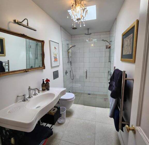 Bed and Breakfast Hikuwai Cottage