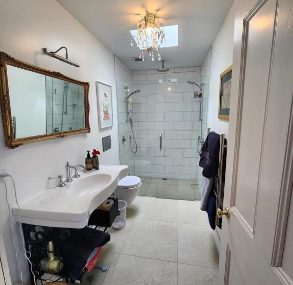 Bed and Breakfast Hikuwai Cottage