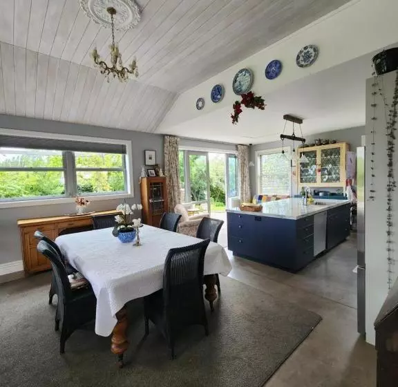 ベッドアンドブレックファースト Hikuwai Cottage